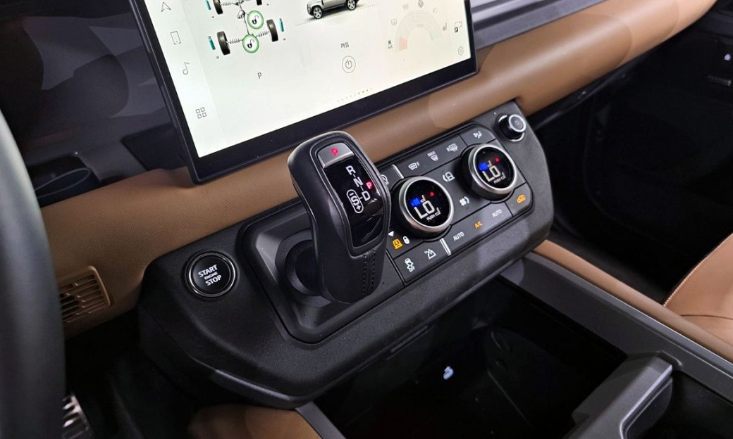 Land Rover Defender 110 P400 X, 2025