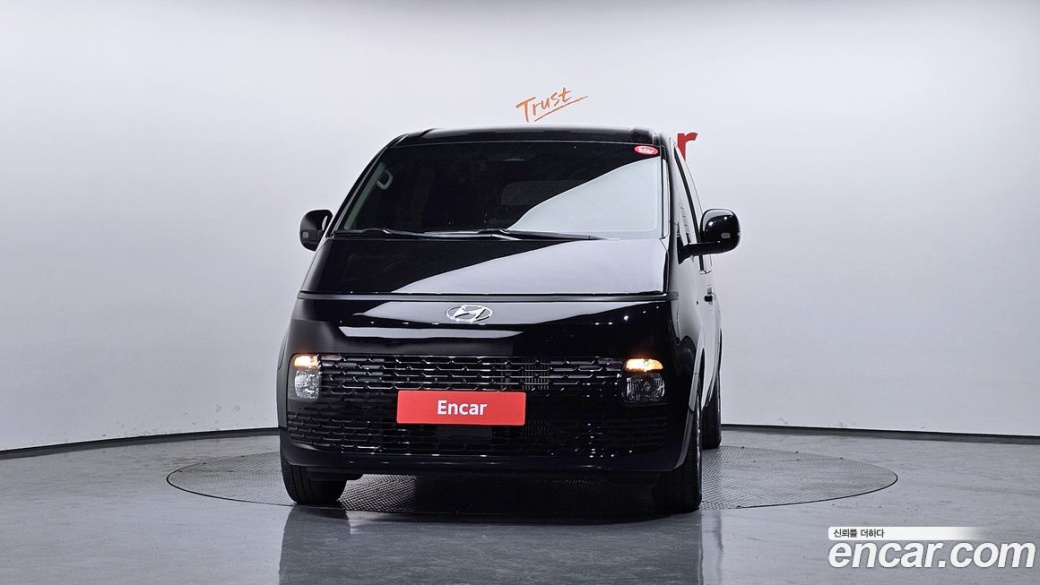 Hyundai Staria Tourer 11-Seater, 2024