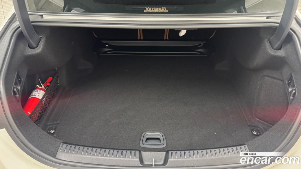 Mercedes-Benz E-Class E300 4MATIC Exclusive, 2025