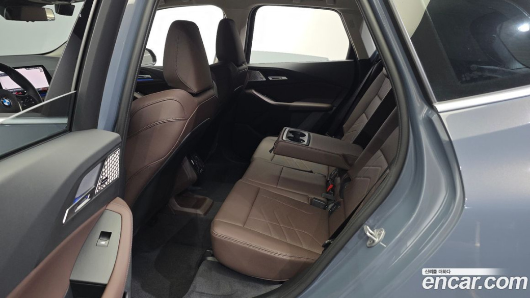 BMW 2-Series 220i Luxury, 2025