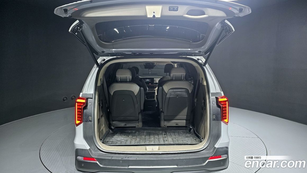 Kia Carnival 9-Seater Gravity, 2025
