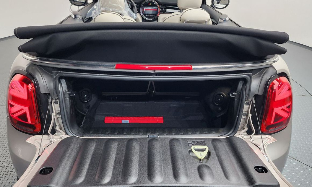 Mini Cooper Convertible Classic Launch Pack, 2023