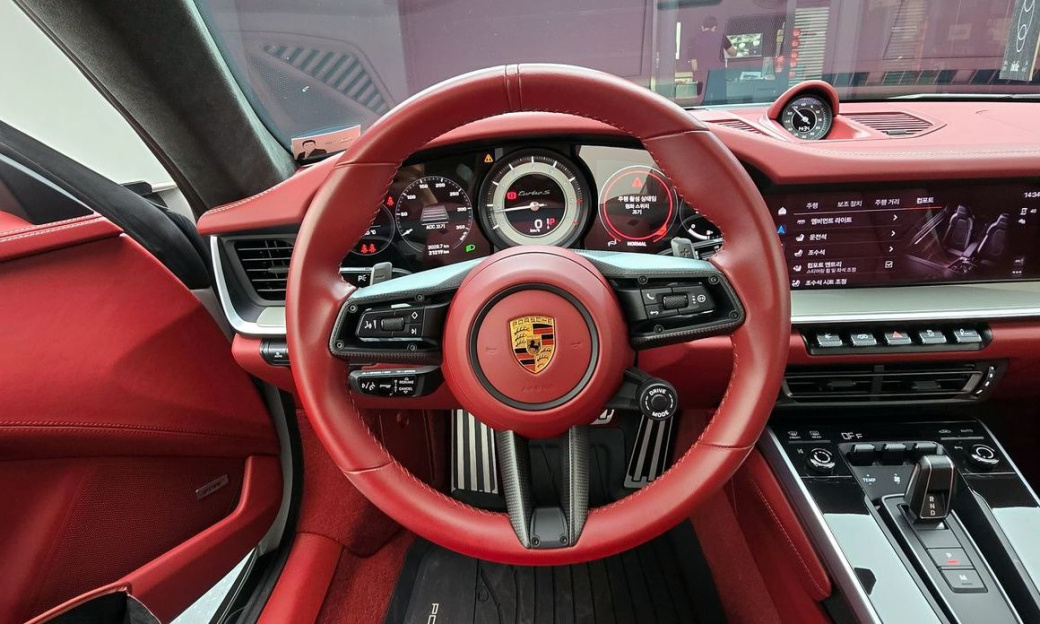 Porsche 911 Turbo S, 2022