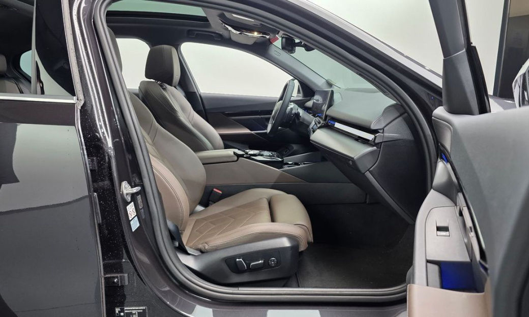 BMW 5-Series 520i, 2024