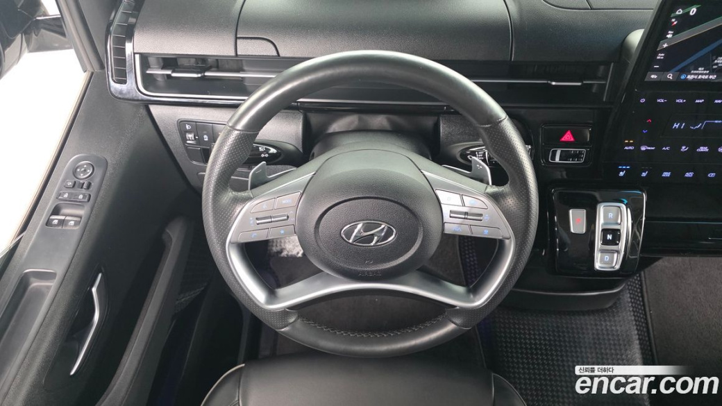 Hyundai Staria Lounge 9-Seater, 2023