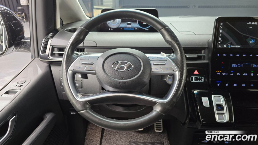 Hyundai Staria 4WD Lounge 9-Seater, 2022