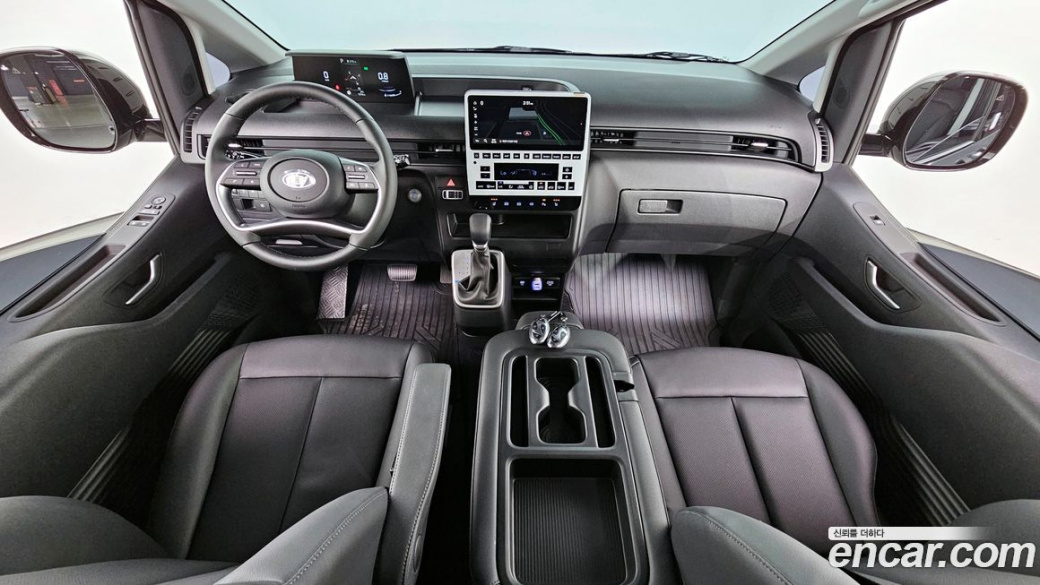 Hyundai Staria Tourer 9-Seater, 2025