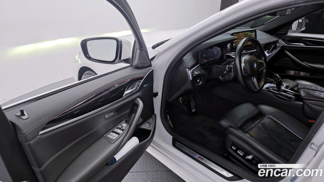 BMW 5-Series 530i M Sport Package, 2023