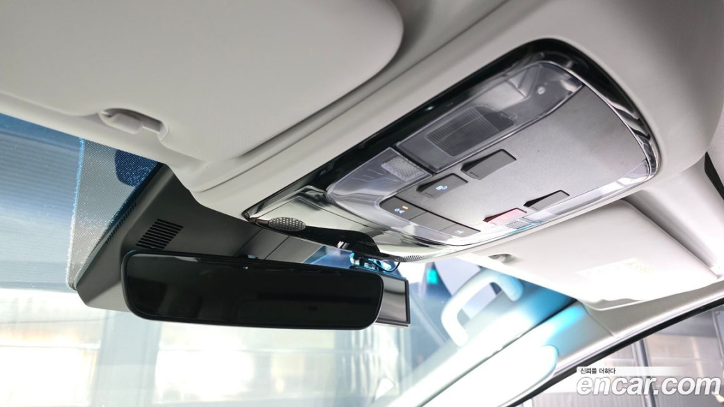 Hyundai Staria 4WD Tourer 9-Seater, 2025