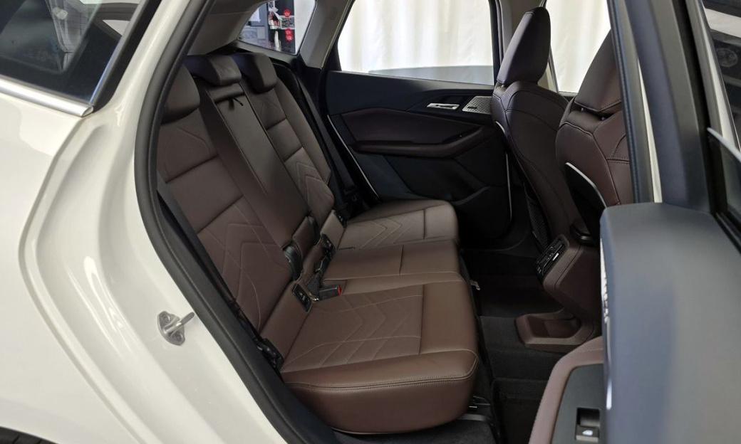 BMW 2-Series 220i Luxury, 2024