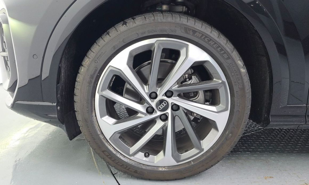 Audi Q5 45 TFSI Quattro S line, 2025
