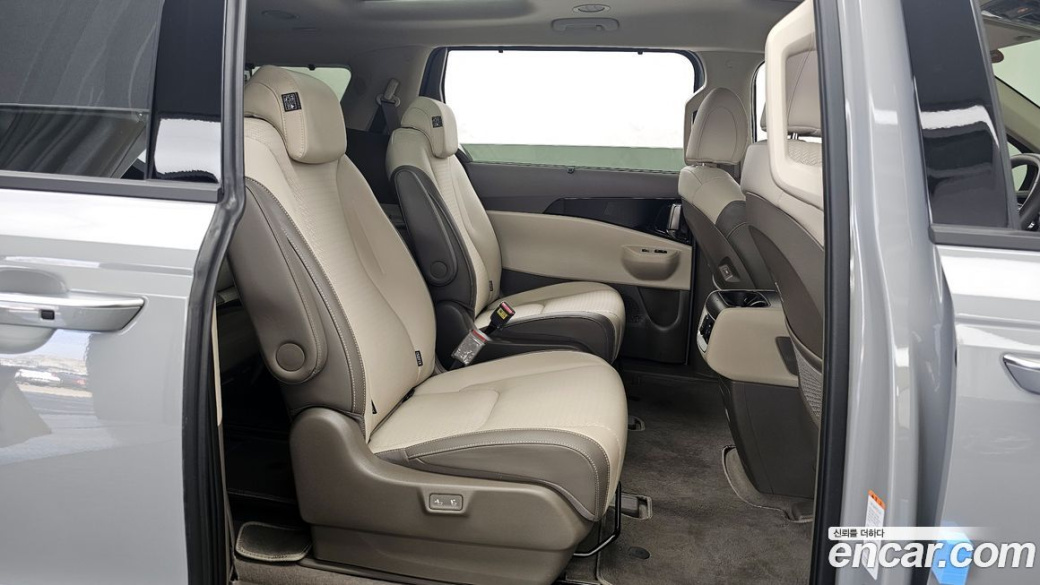 Kia Carnival 9-Seater Gravity, 2025