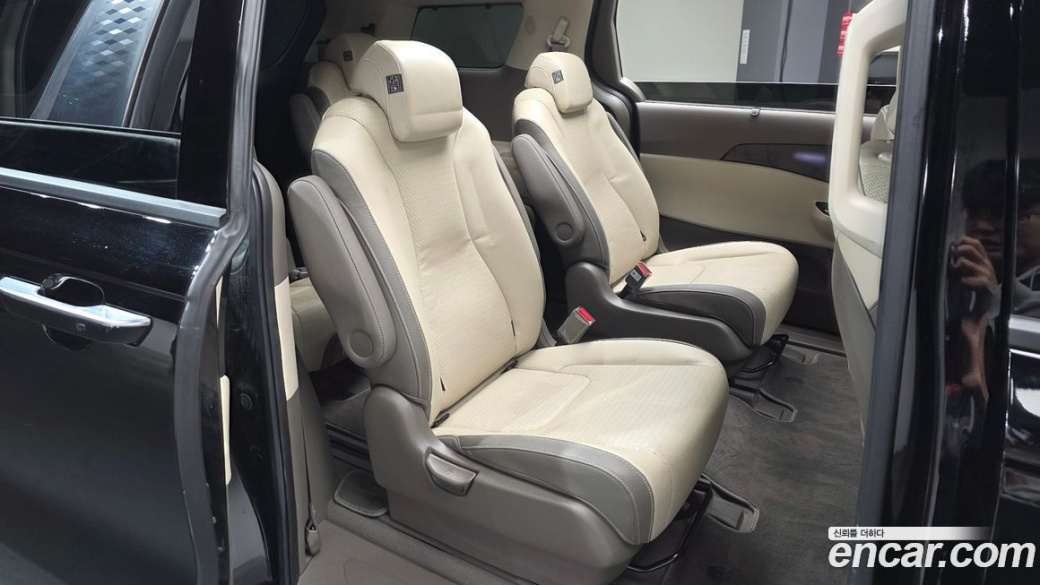 Kia Carnival 9-Seater Signature, 2023