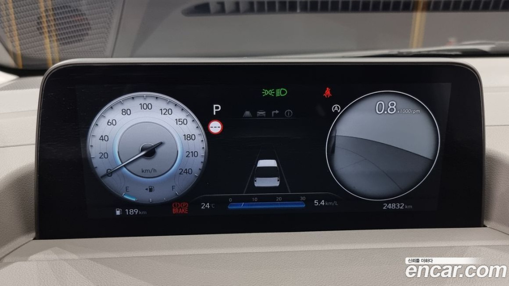Hyundai Staria 4WD Lounge 7-Seater, 2024