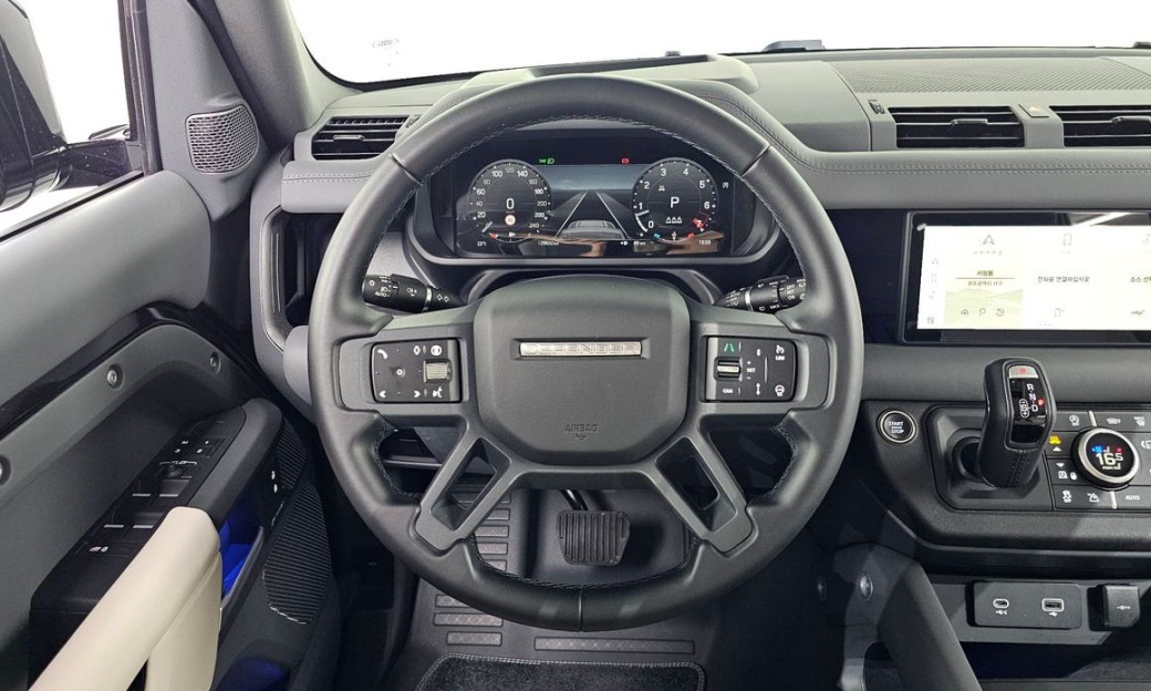 Land Rover Defender 110 P300 X-Dynamic SE, 2024