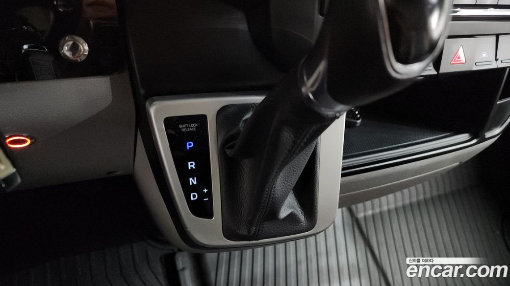 Hyundai Solati 15-seater, 2022
