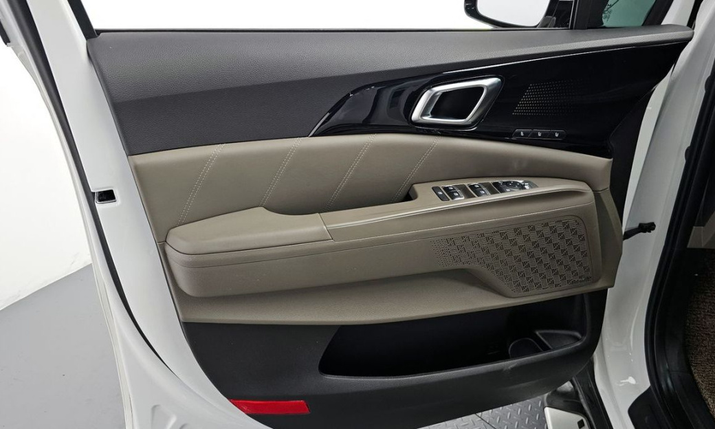 Kia Carnival 9-Seater Signature, 2025