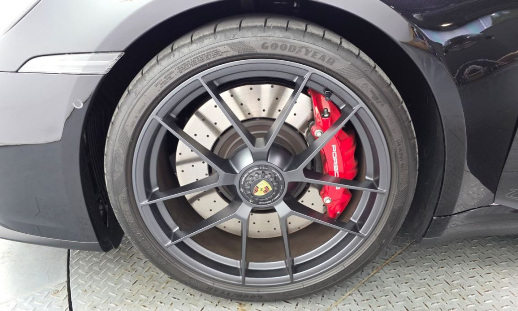 Porsche 911 Carrera 4 GTS Cabriolet, 2025