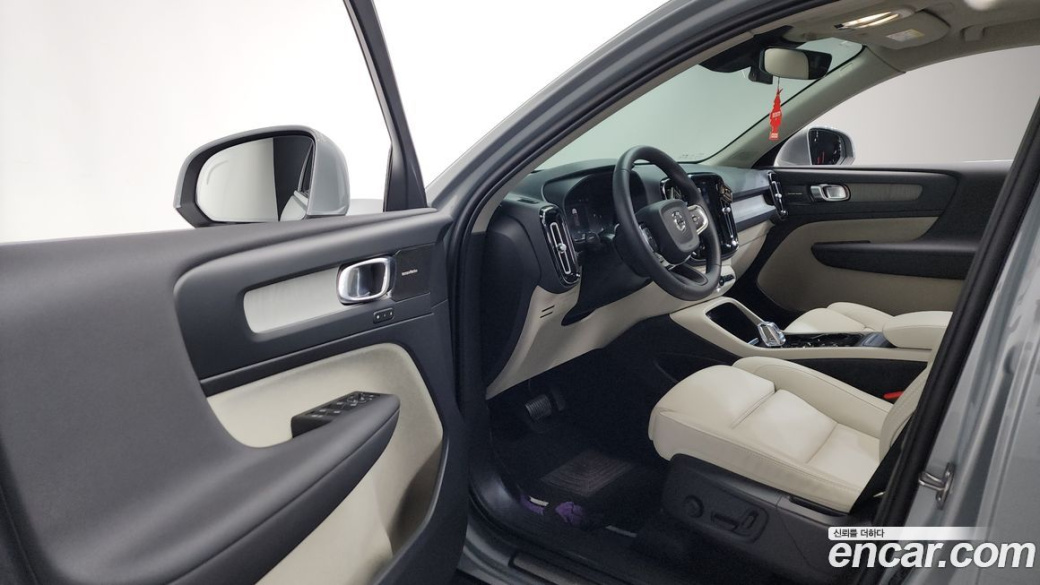 Volvo XC40 B4 Ultimate Bright, 2024