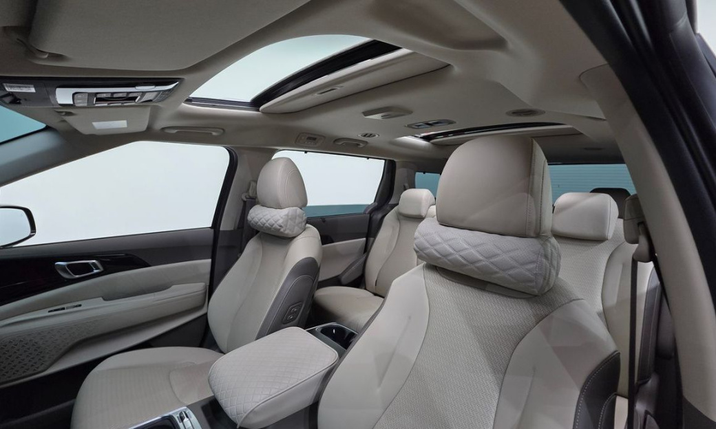 Kia Carnival 9-Seater Signature, 2025