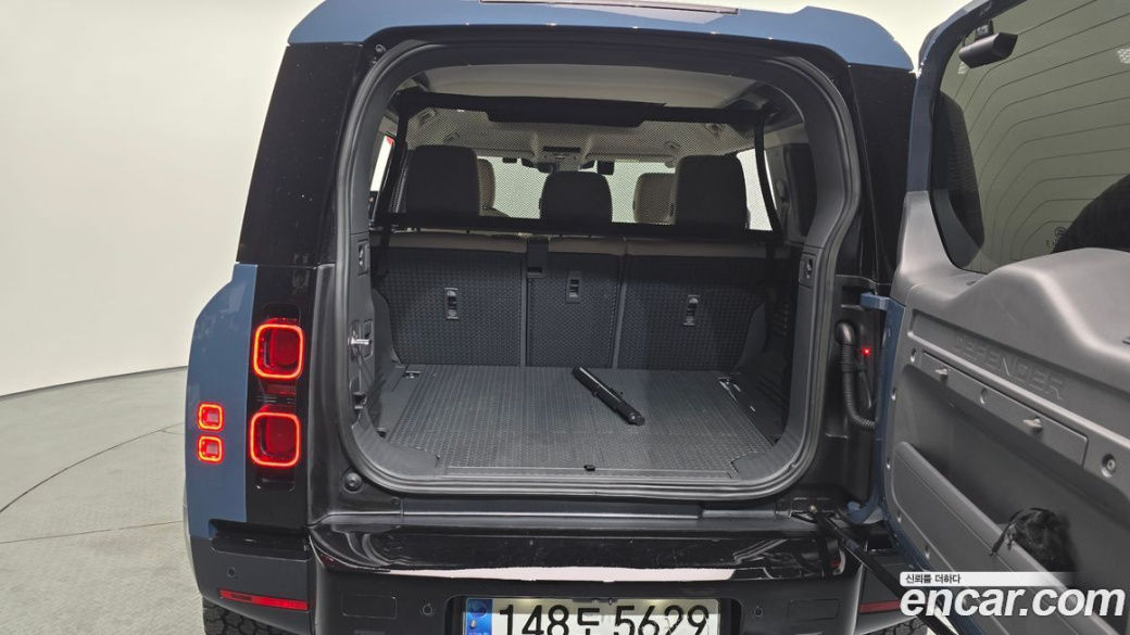 Land Rover Defender 110 D250 SE, 2023