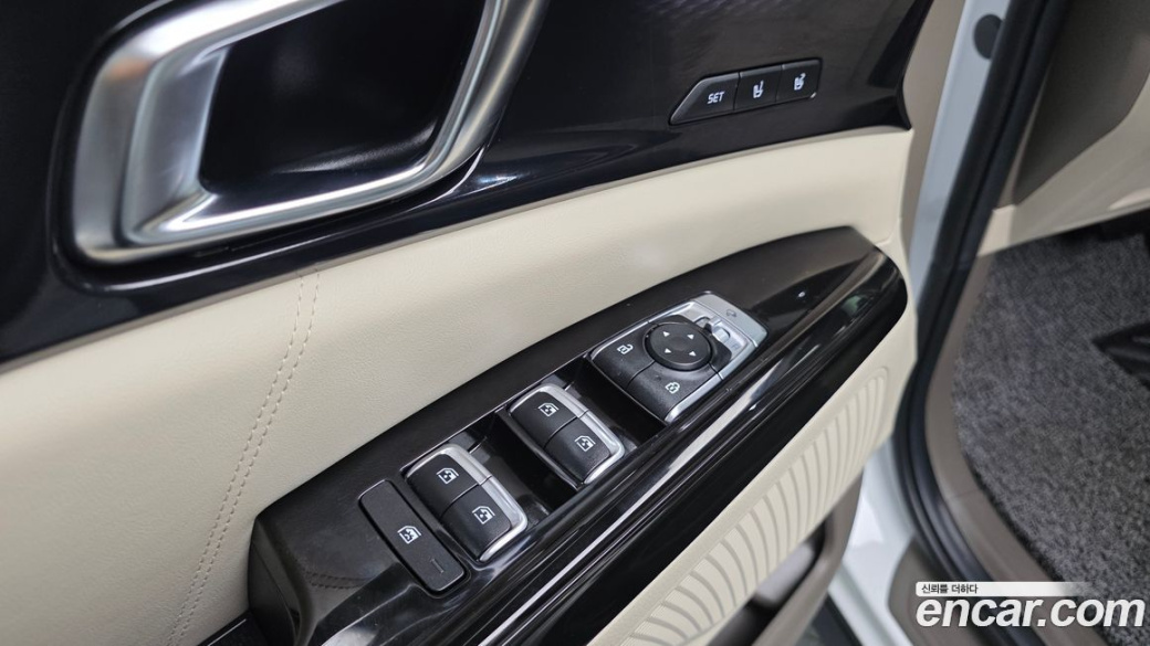 Kia Carnival 7-Seater Signature, 2023