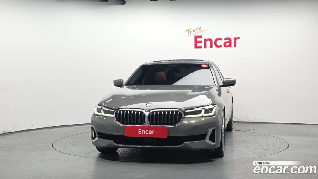 BMW 5-Series 520i Luxury, 2022