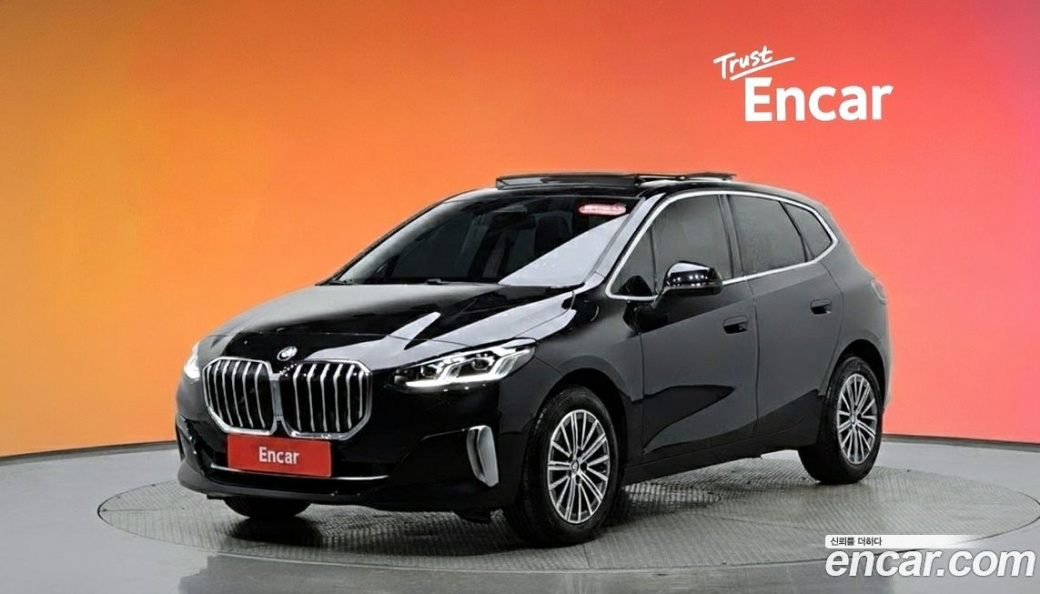 BMW 2-Series 220i Luxury, 2023