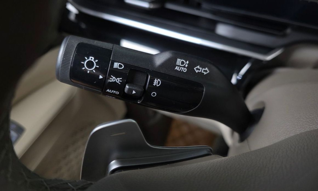 Kia Carnival 7-Seater Signature, 2024