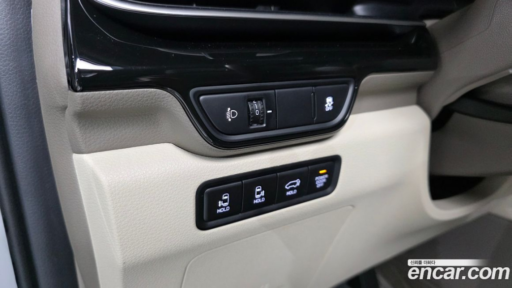 Kia Carnival 9-Seater Gravity, 2025
