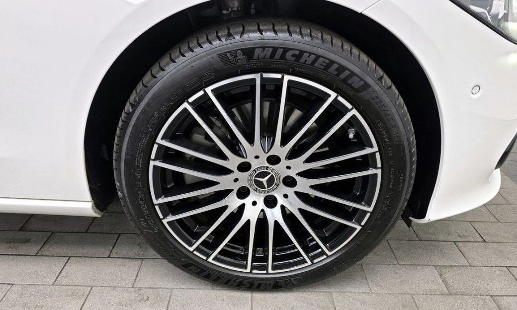 Mercedes-Benz C-Class C200 Avantgarde, 2025