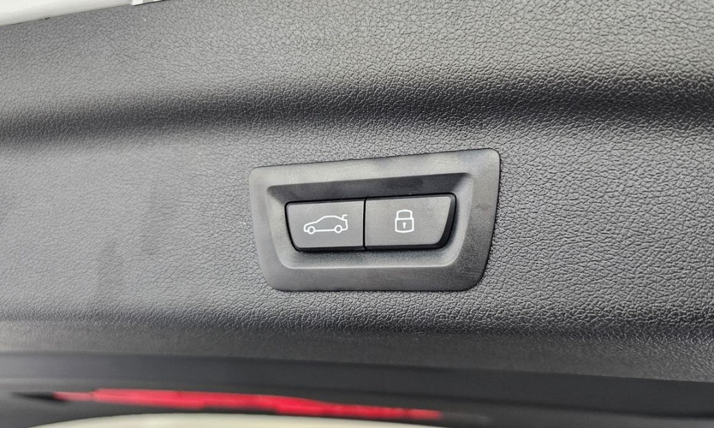 BMW 2-Series 220i Luxury, 2024