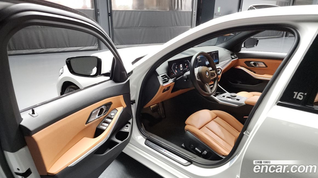 BMW 3-Series 320i M Sport, 2023