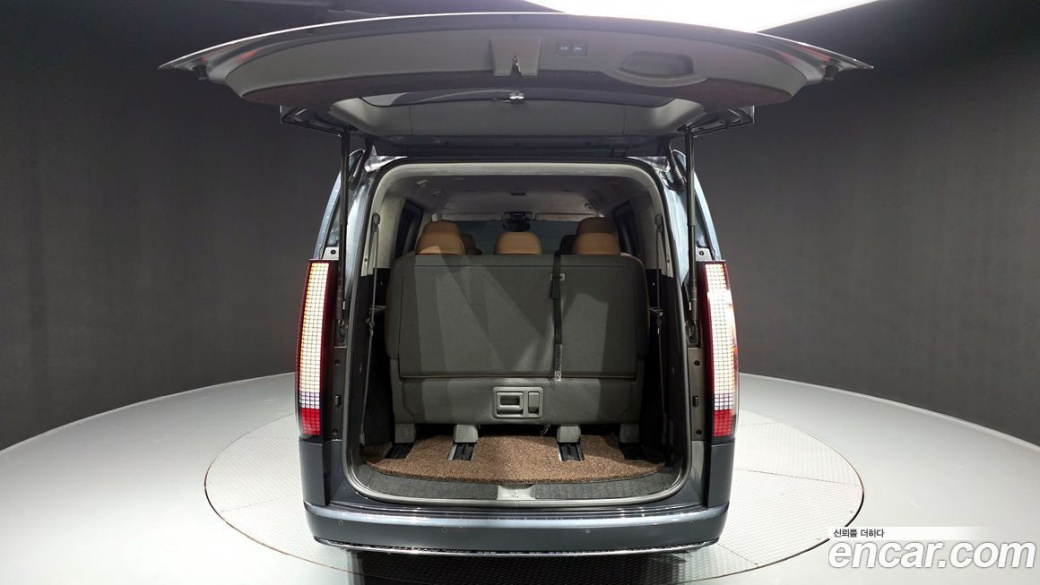 Hyundai Staria Lounge 9-Seater, 2023