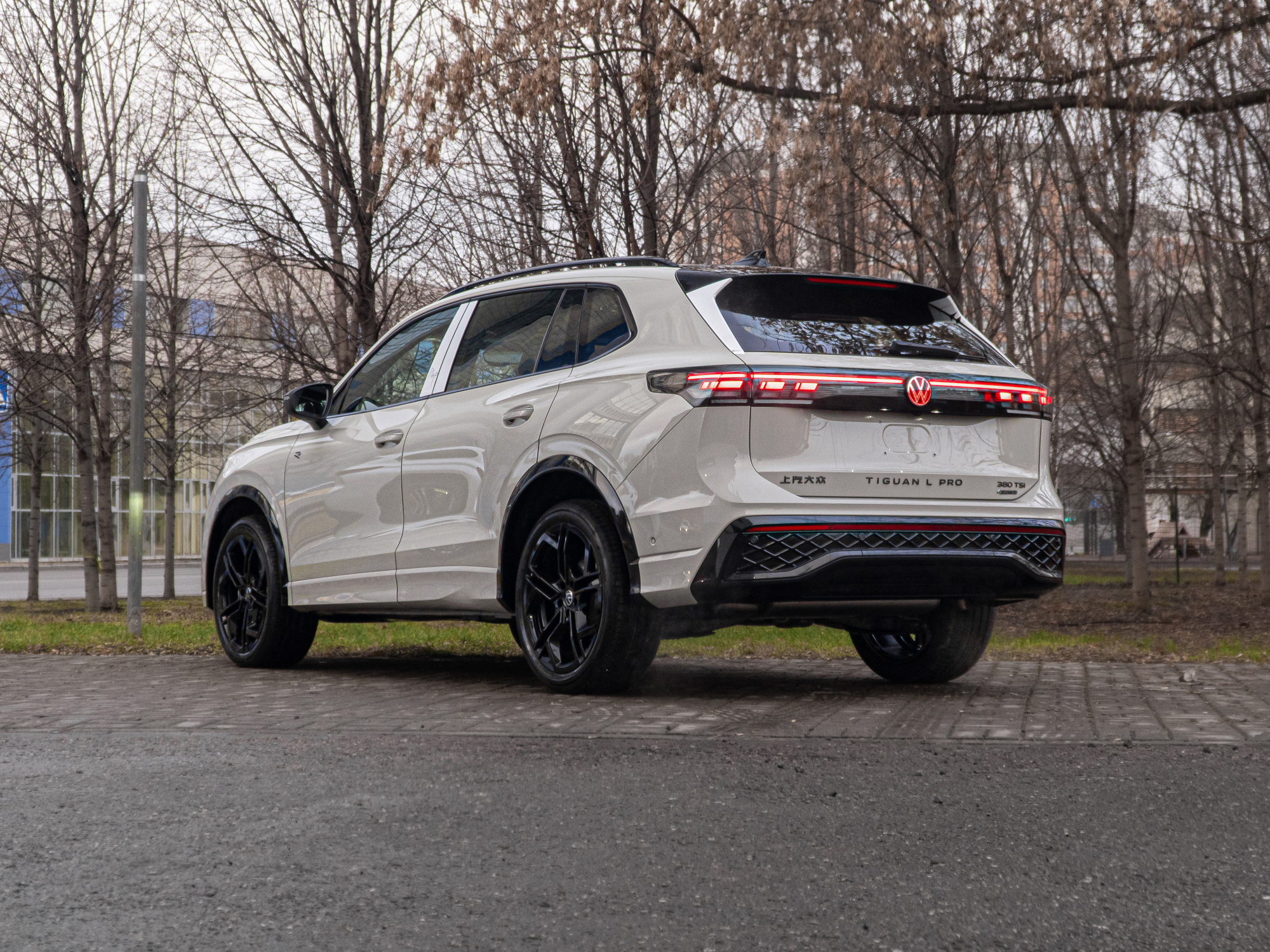 Volkswagen Tiguan L 2.0 AMT, 2025, 30 км