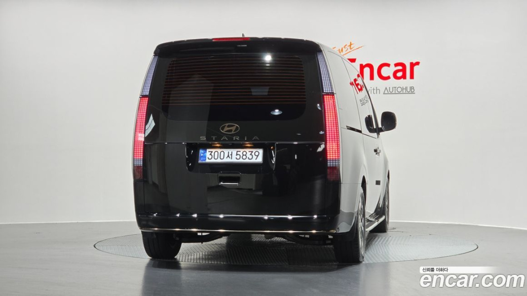 Hyundai Staria Lounge 9-Seater, 2025