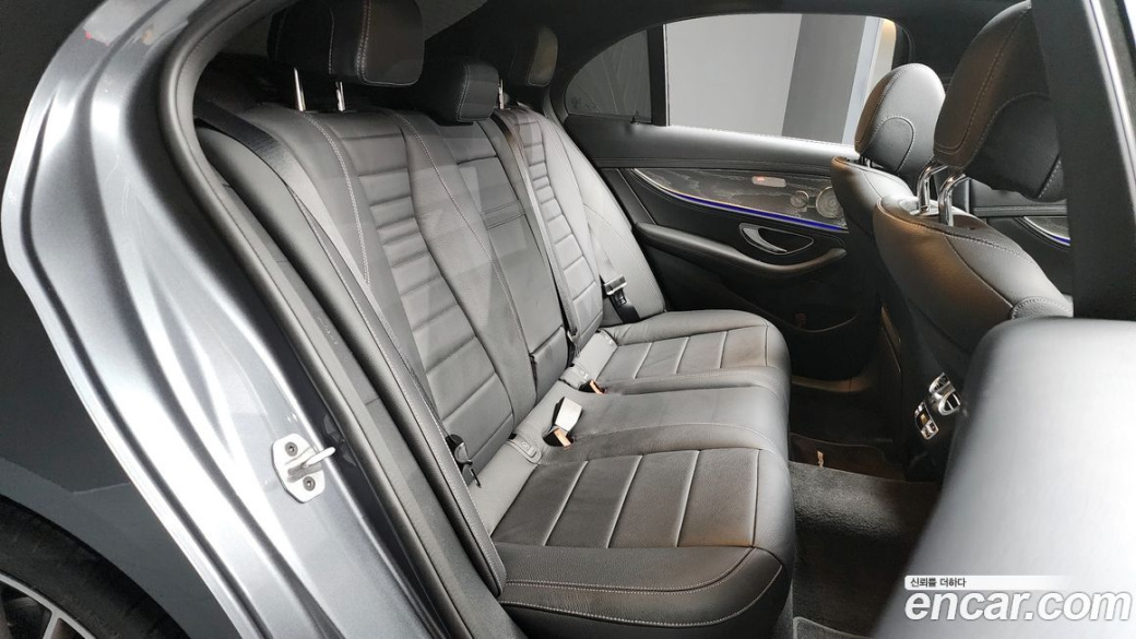 Mercedes-Benz E-Class E350 4MATIC AMG Line, 2022