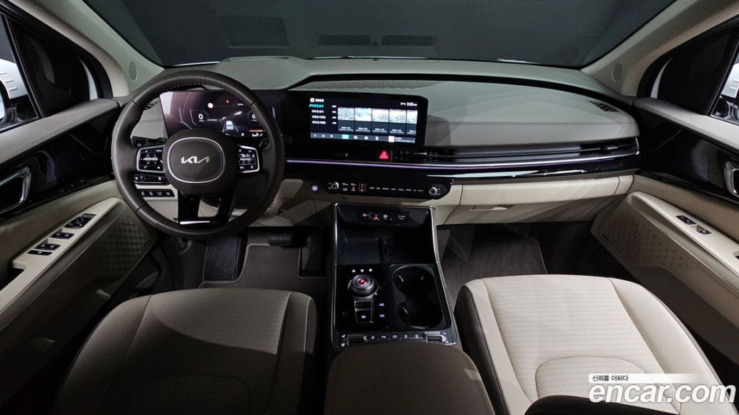 Kia Carnival 7-Seater Signature, 2024