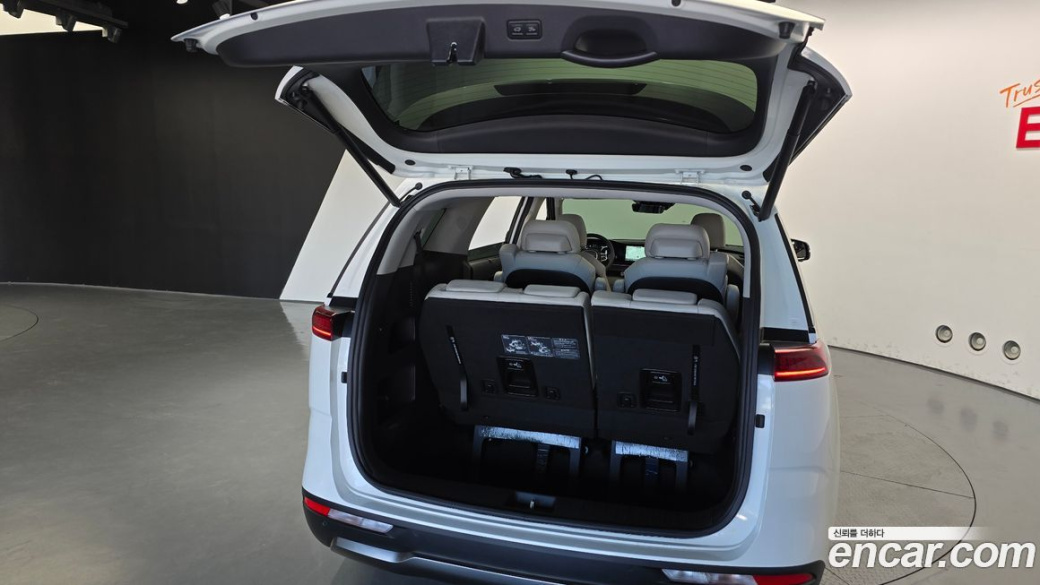 Kia Carnival 7-Seater Signature, 2023