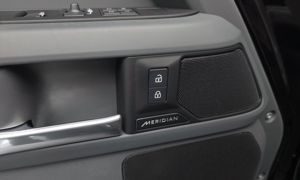 Land Rover Defender 90 D250 X-Dynamic SE, 2025