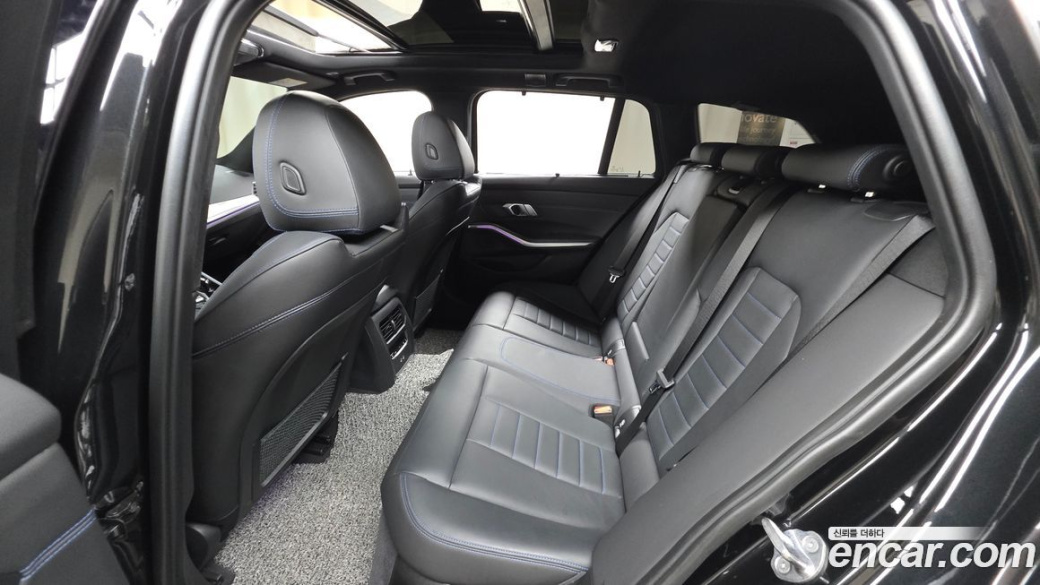 BMW 3-Series 320i Touring M Sports, 2022