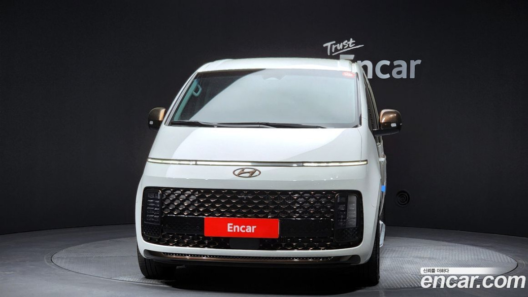 Hyundai Staria 4WD Lounge 9-Seater, 2023