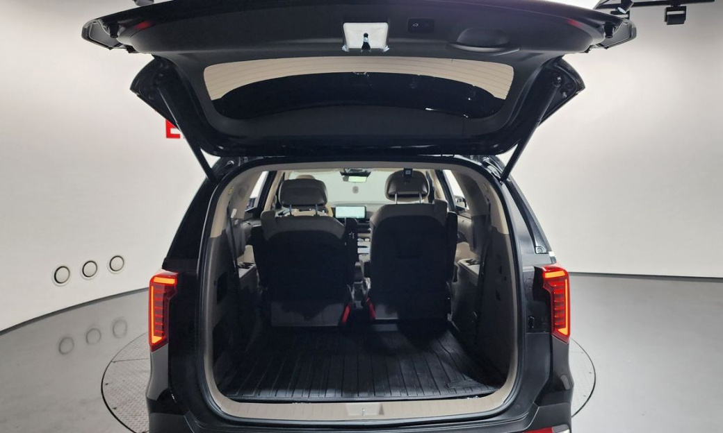 Kia Carnival 7-Seater Signature, 2025