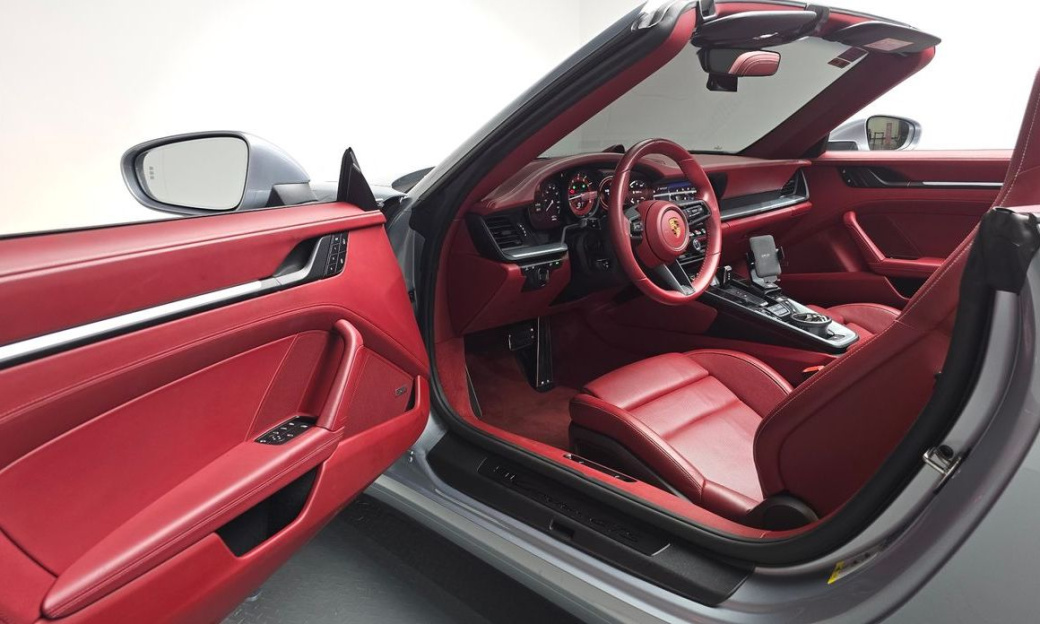 Porsche 911 Carrera 4 GTS Cabriolet, 2022