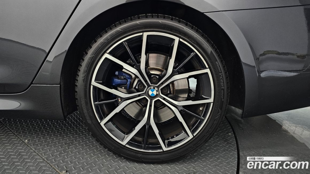 BMW 5-Series 530i M Sport Package, 2023