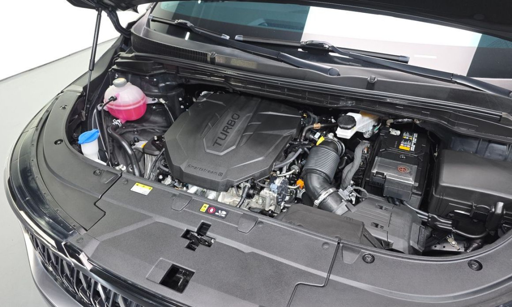 Kia Carnival 9-Seater Signature, 2025