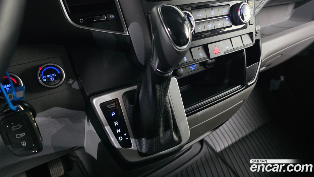 Hyundai Solati 15-seater, 2025