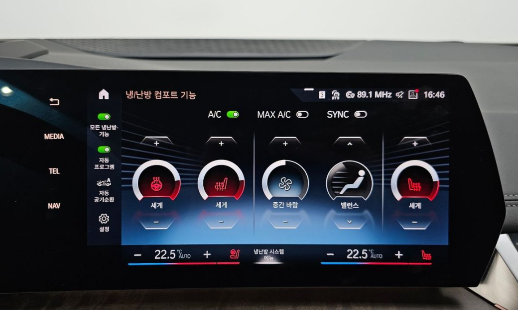 BMW 2-Series 220i Luxury, 2023