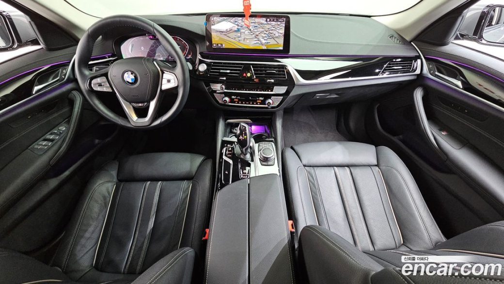 BMW 5-Series 520i Luxury, 2022