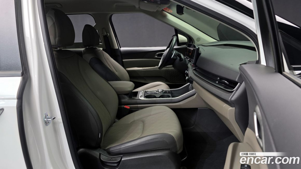 Kia Carnival 9-Seater Prestige, 2024